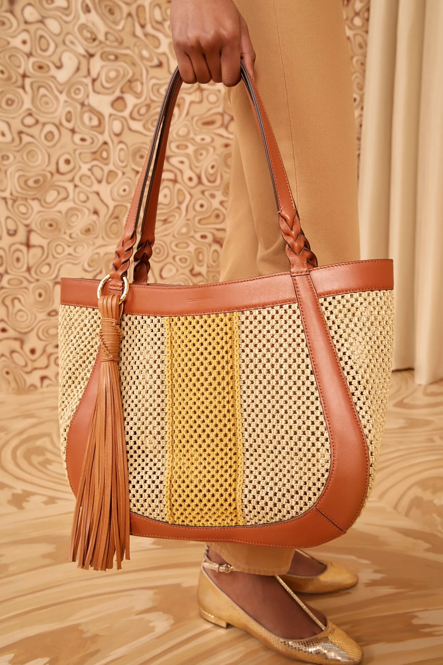 albers_east_west_tote_1-2.webp Albers East West Tote<Ulla Johnson Cheap