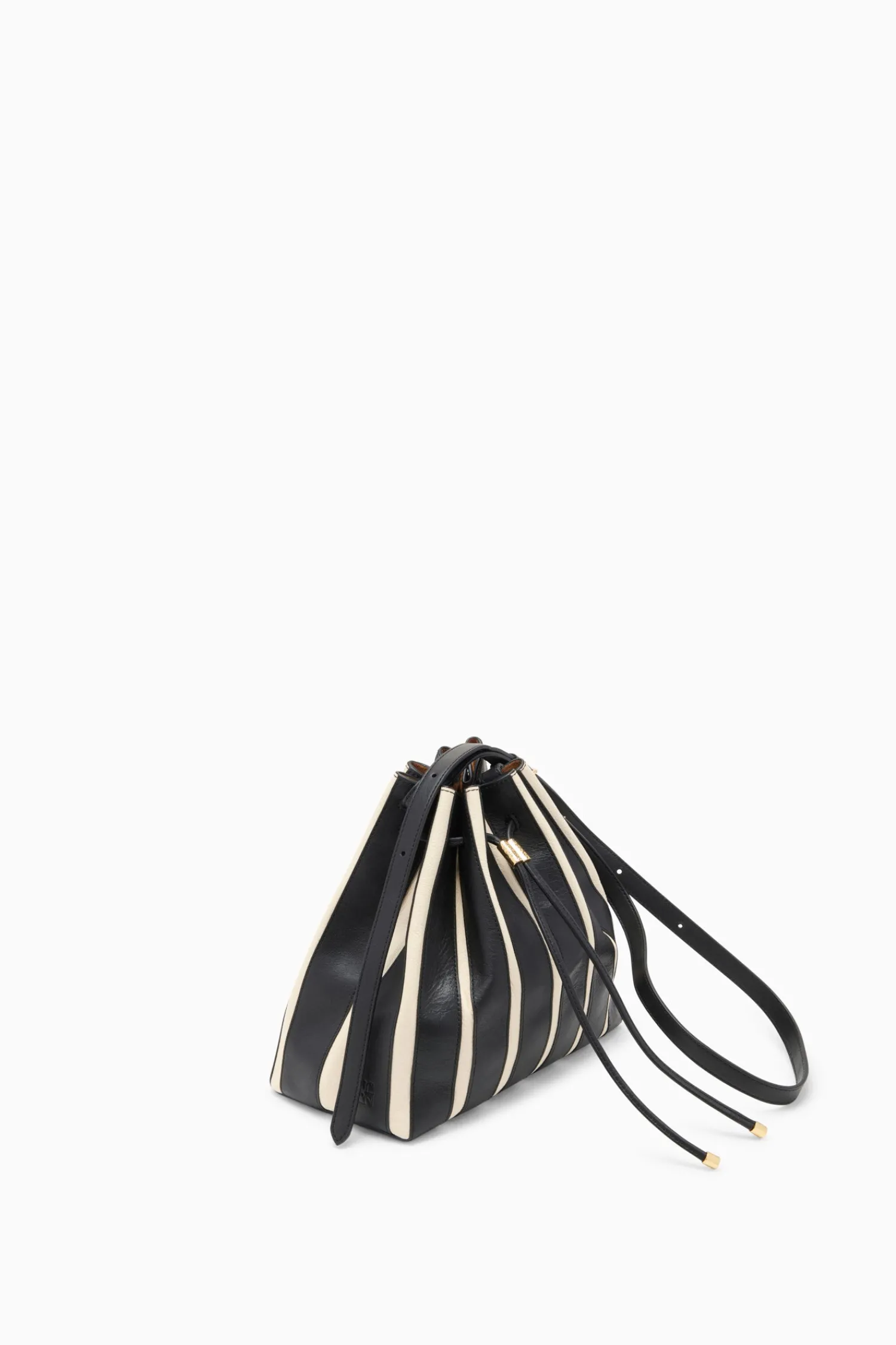 alma_everyday_bucket_1-1.webp Alma Everyday Bucket<Ulla Johnson Flash Sale