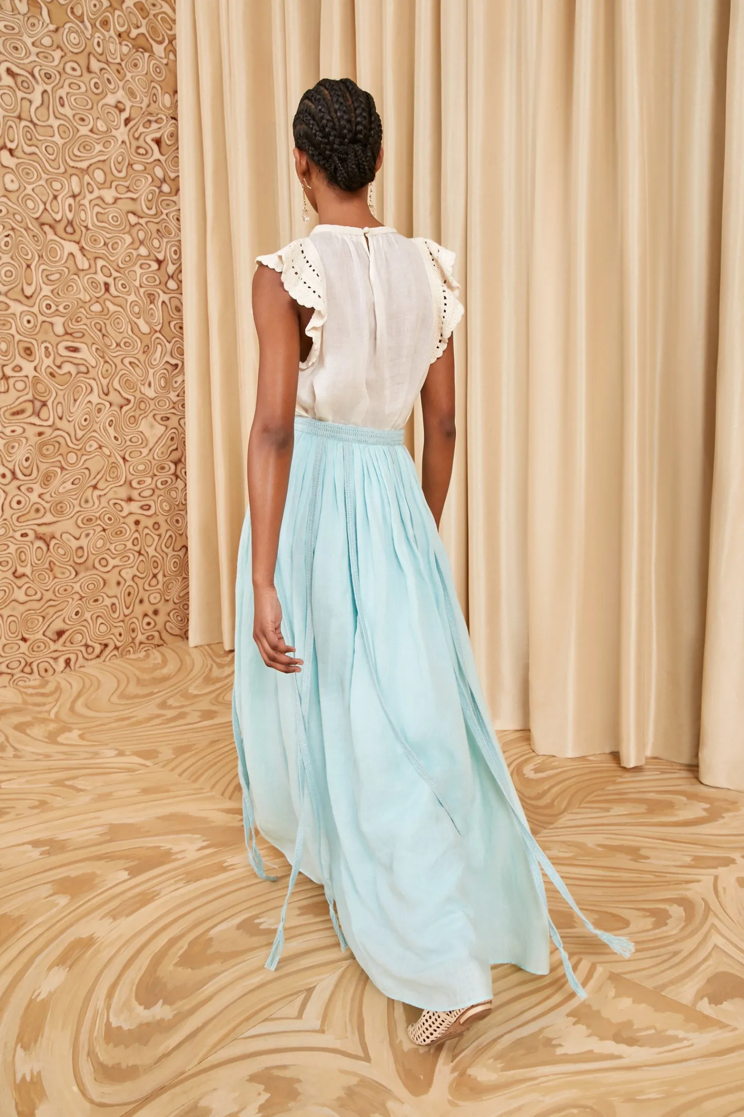 corrine_skirt_3.webp Corrine Skirt<Ulla Johnson Shop