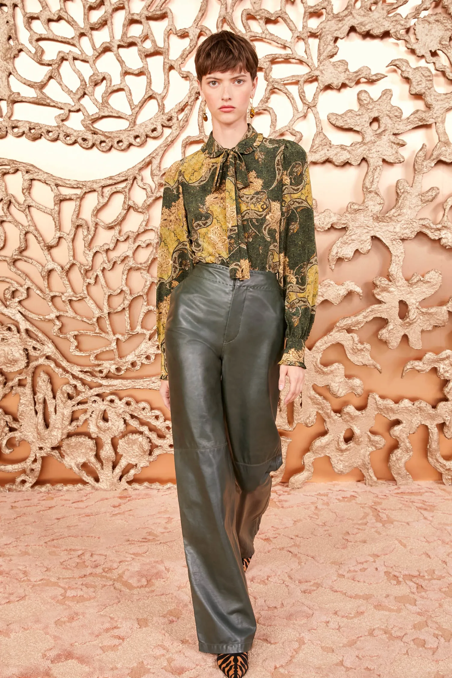 lotti_pant_0-1.webp Lotti Pant<Ulla Johnson Fashion